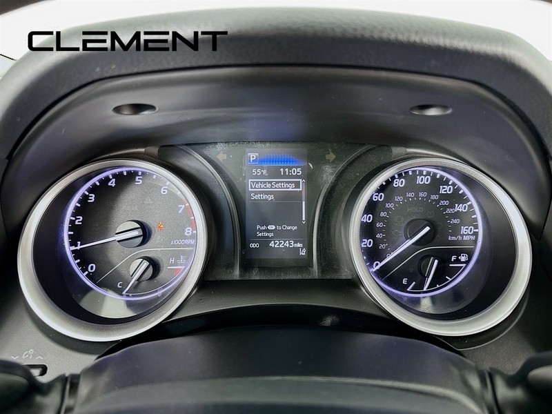 Toyota Camry Vehicle Full-screen Gallery Image 18