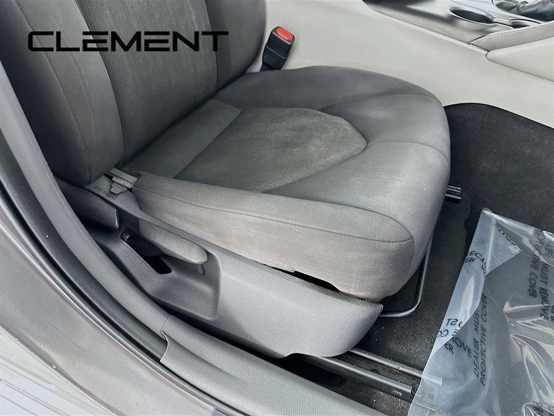 Toyota Camry Vehicle Full-screen Gallery Image 31