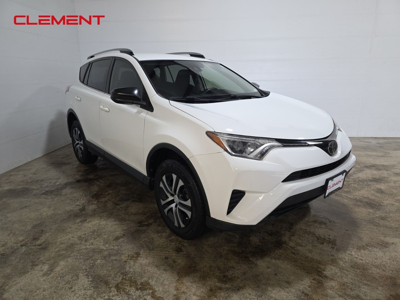 Toyota RAV4 Vehicle Full-screen Gallery Image 3