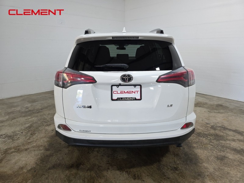 Toyota RAV4 Vehicle Full-screen Gallery Image 7