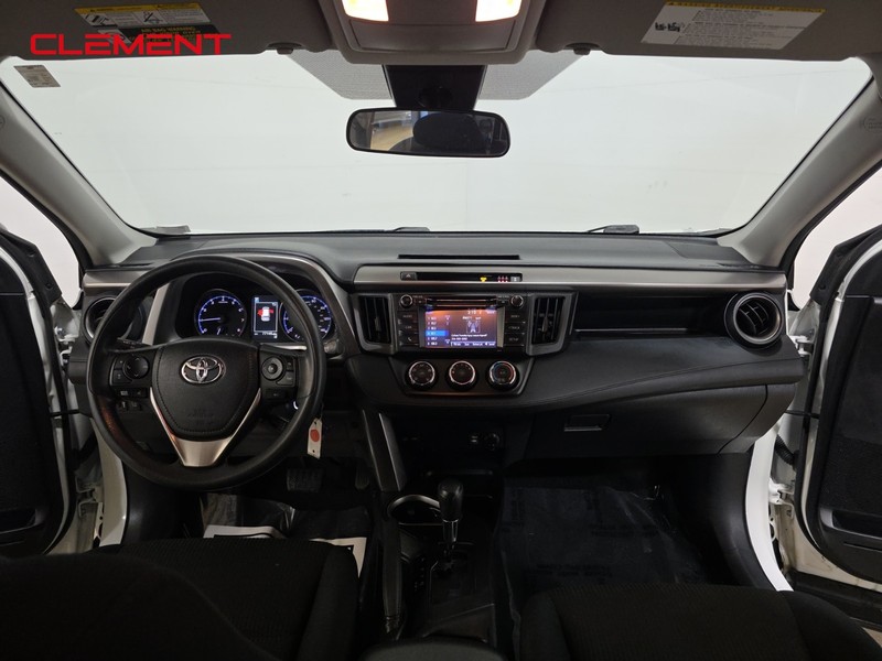 Toyota RAV4 Vehicle Full-screen Gallery Image 10