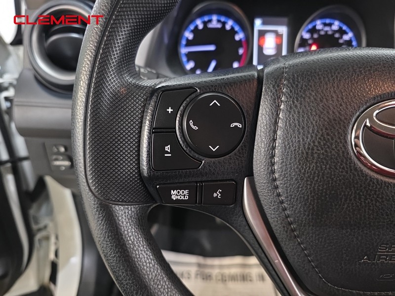 Toyota RAV4 Vehicle Full-screen Gallery Image 13