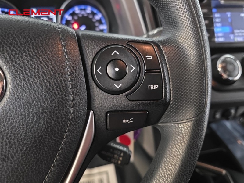 Toyota RAV4 Vehicle Full-screen Gallery Image 14