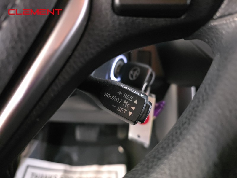 Toyota RAV4 Vehicle Full-screen Gallery Image 15