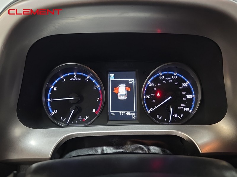 Toyota RAV4 Vehicle Full-screen Gallery Image 16