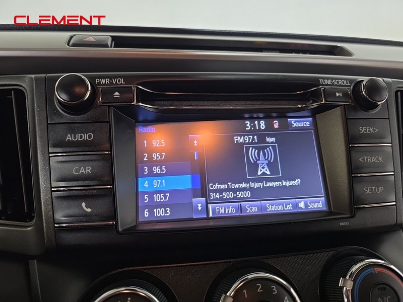 Toyota RAV4 Vehicle Full-screen Gallery Image 17