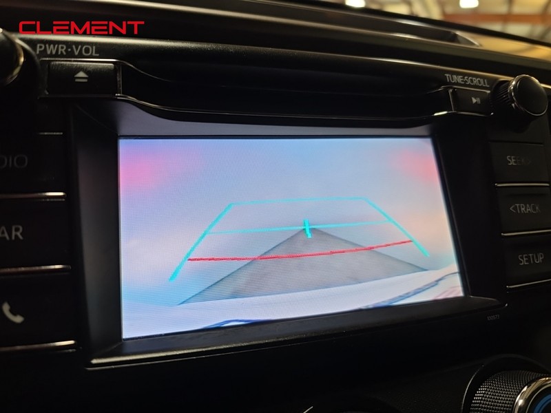 Toyota RAV4 Vehicle Full-screen Gallery Image 18