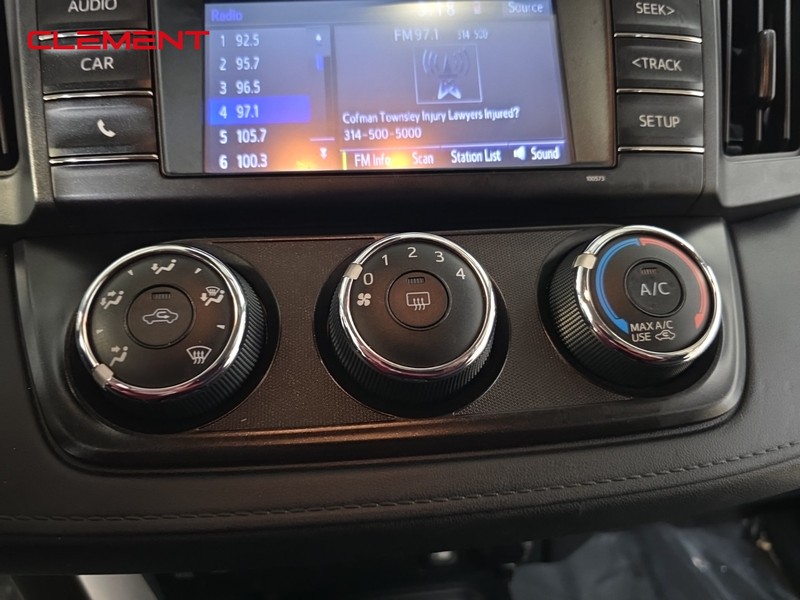 Toyota RAV4 Vehicle Full-screen Gallery Image 19