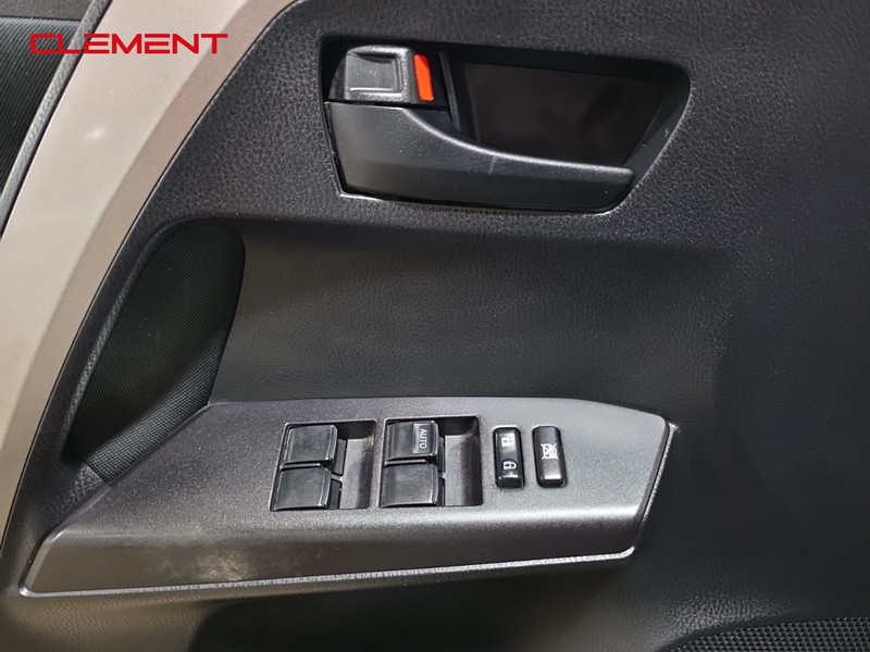 Toyota RAV4 Vehicle Full-screen Gallery Image 21