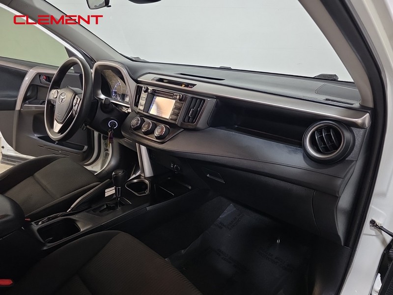 Toyota RAV4 Vehicle Full-screen Gallery Image 29