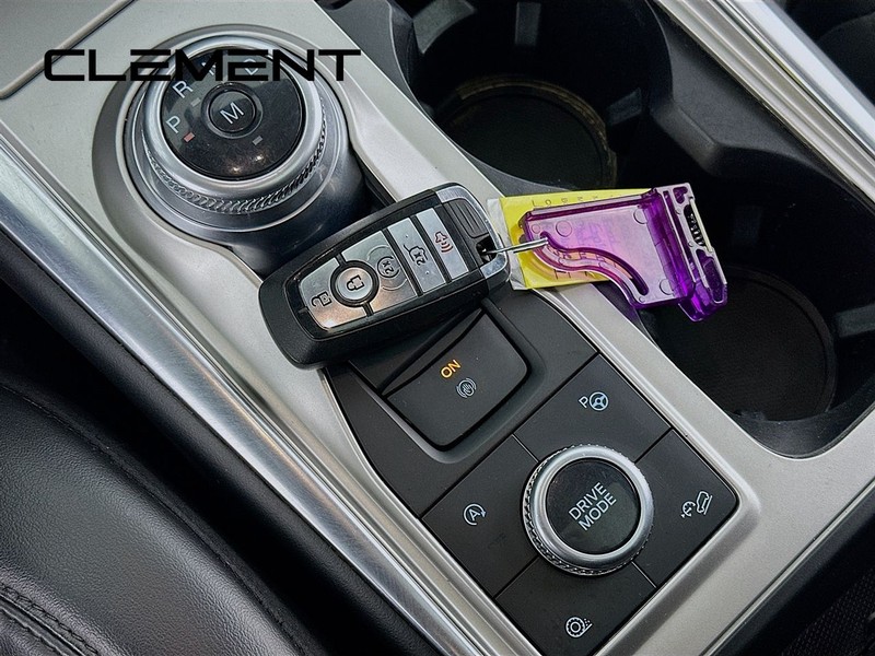 Ford Explorer Vehicle Image 24