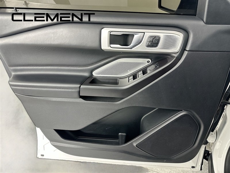 Ford Explorer Vehicle Image 29