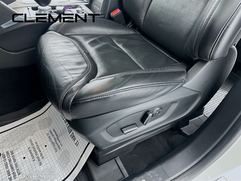 Ford Explorer Vehicle Image 30