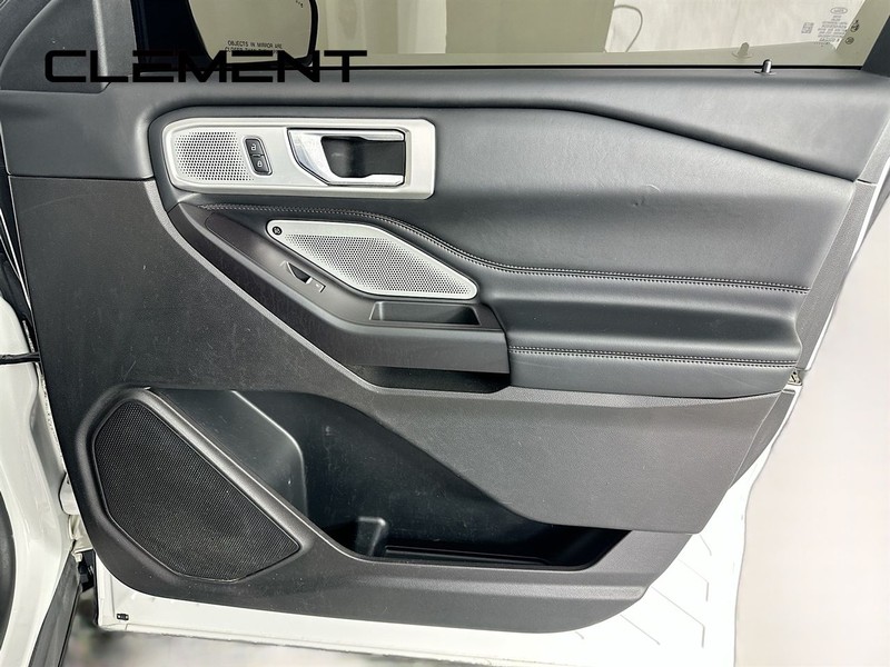 Ford Explorer Vehicle Image 38