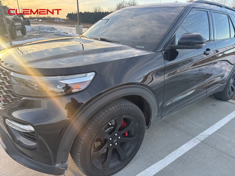 Ford Explorer Vehicle Image 02