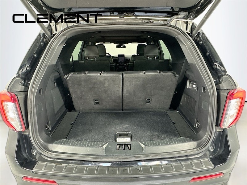 Ford Explorer Vehicle Full-screen Gallery Image 10