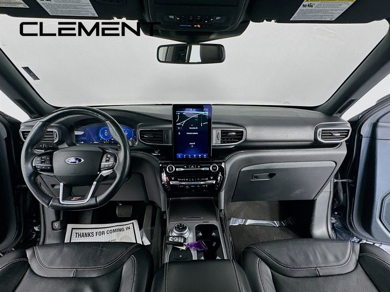 Ford Explorer Vehicle Full-screen Gallery Image 11