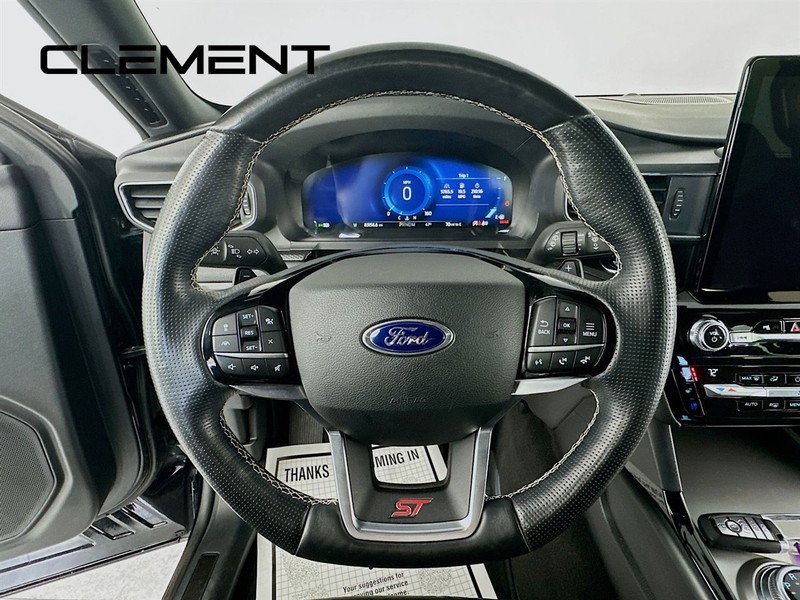 Ford Explorer Vehicle Full-screen Gallery Image 14