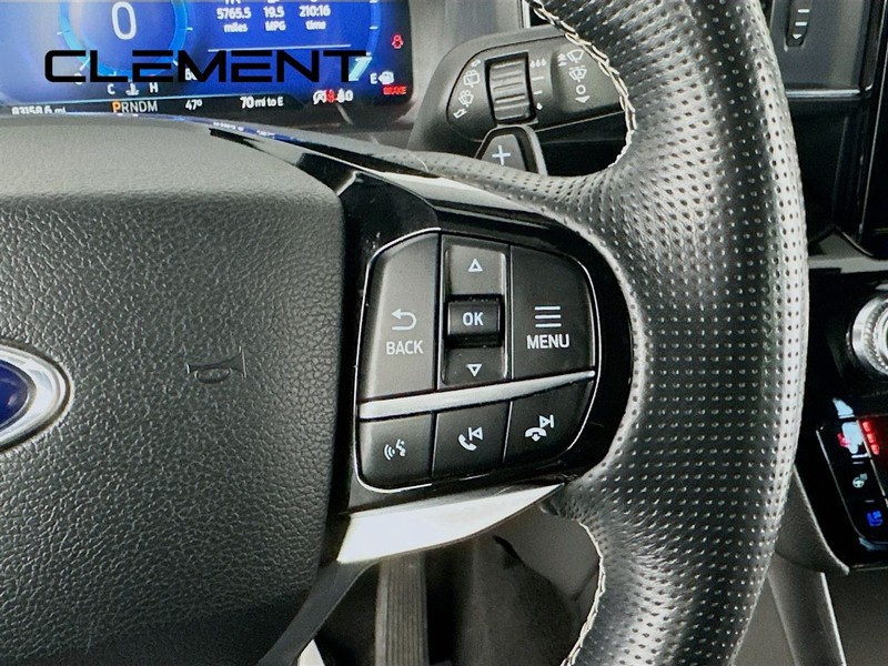 Ford Explorer Vehicle Full-screen Gallery Image 16