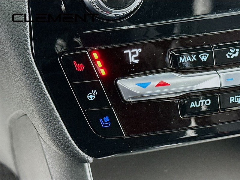 Ford Explorer Vehicle Full-screen Gallery Image 23