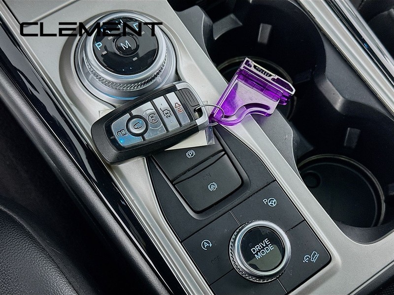 Ford Explorer Vehicle Full-screen Gallery Image 24