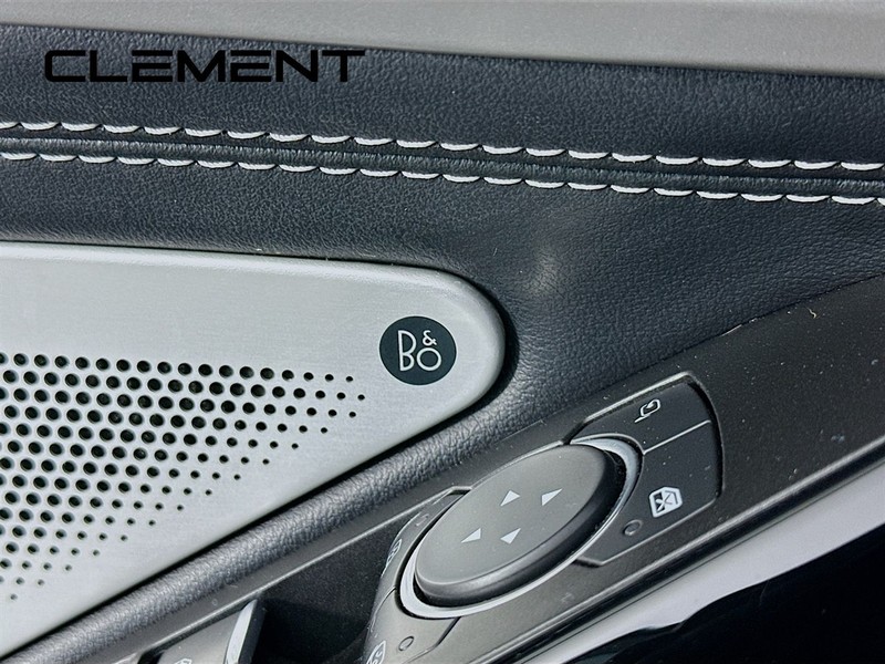 Ford Explorer Vehicle Full-screen Gallery Image 27