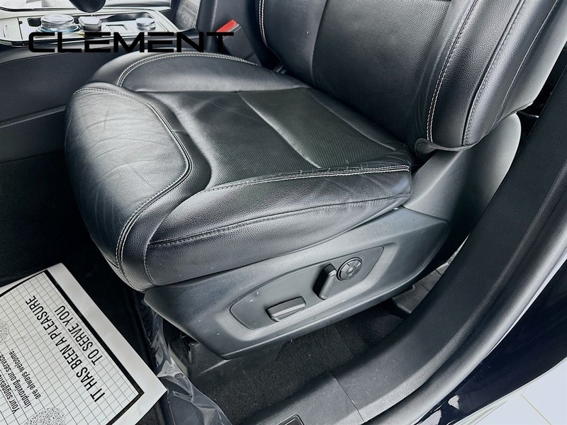 Ford Explorer Vehicle Full-screen Gallery Image 30