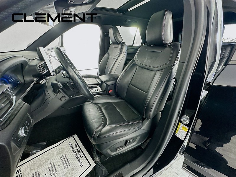 Ford Explorer Vehicle Full-screen Gallery Image 31