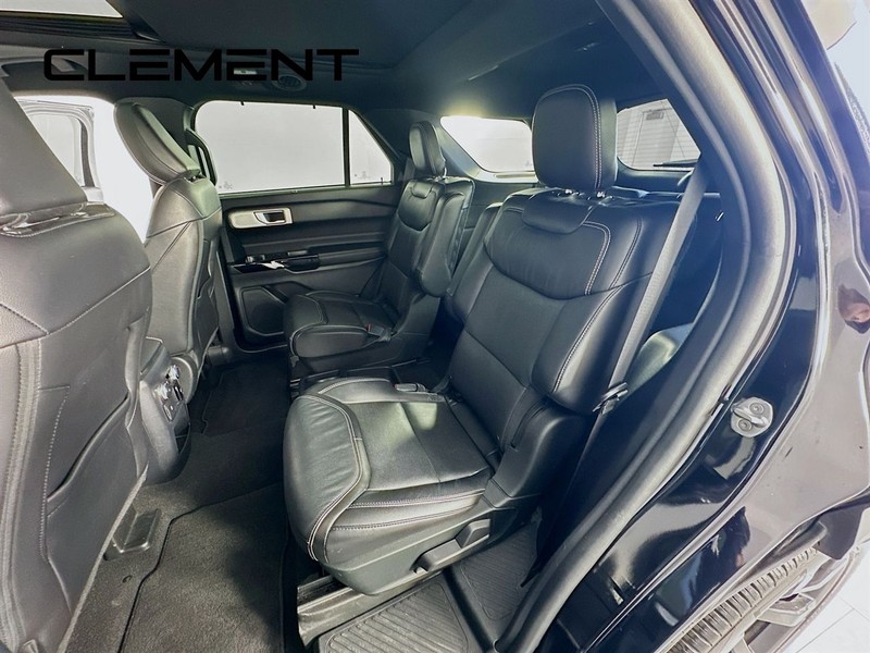 Ford Explorer Vehicle Full-screen Gallery Image 33