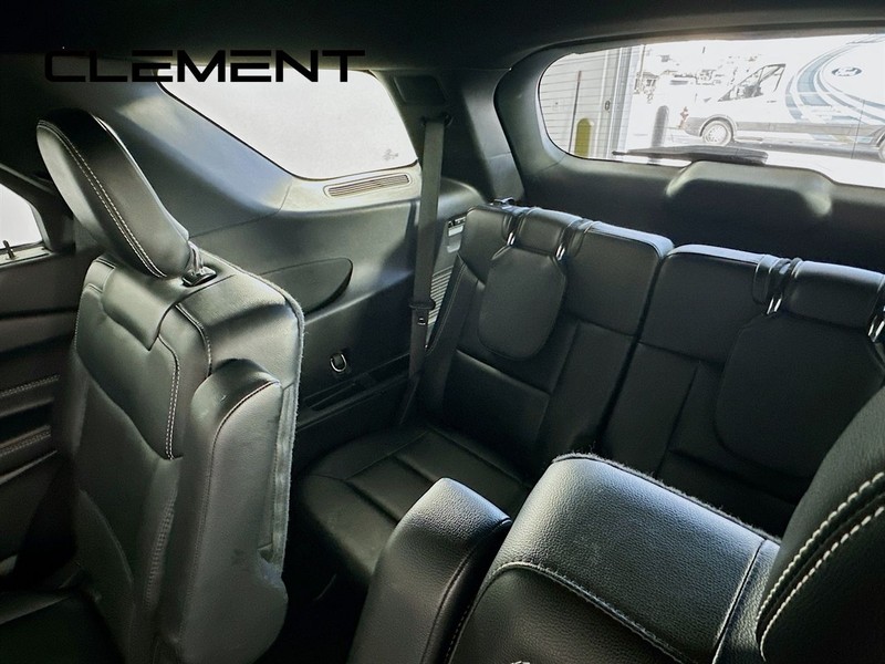 Ford Explorer Vehicle Full-screen Gallery Image 34