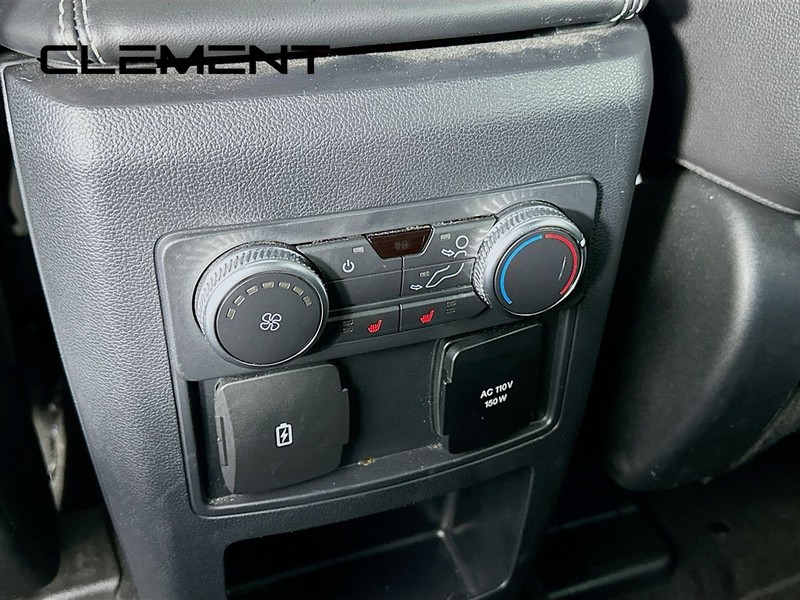 Ford Explorer Vehicle Full-screen Gallery Image 35