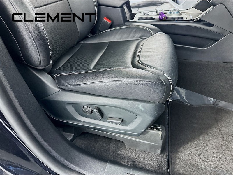 Ford Explorer Vehicle Full-screen Gallery Image 36