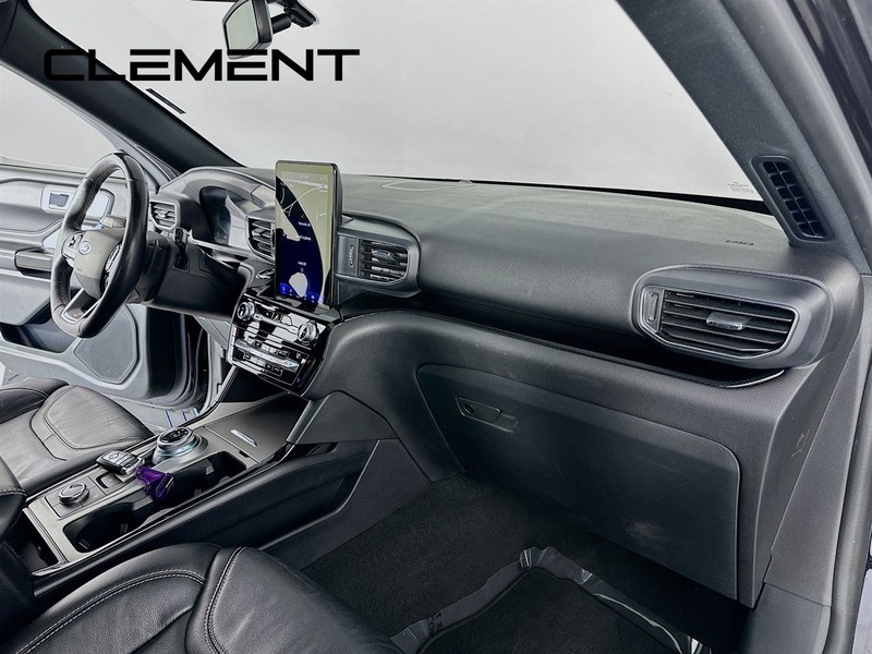 Ford Explorer Vehicle Full-screen Gallery Image 37