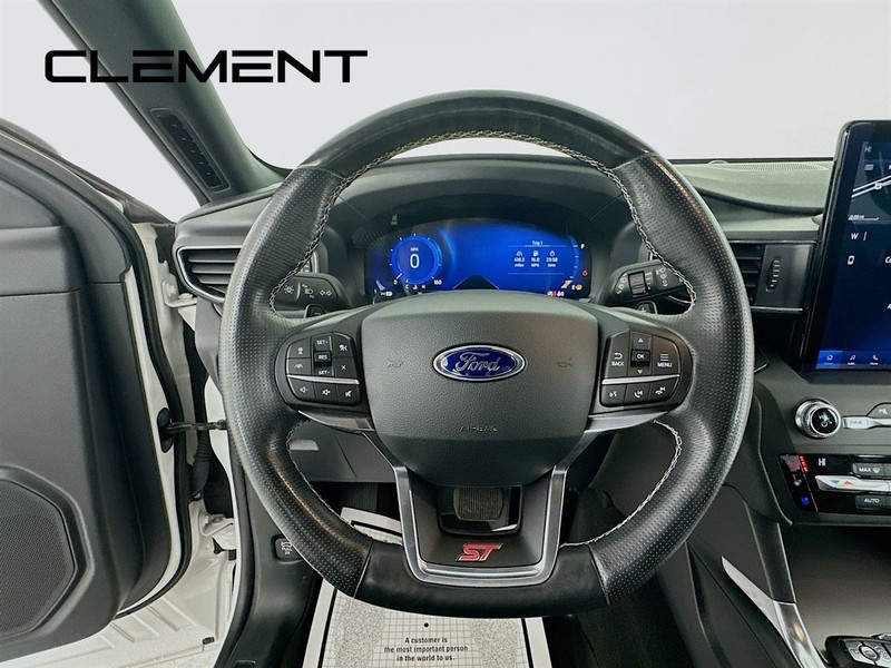 Ford Explorer Vehicle Image 14