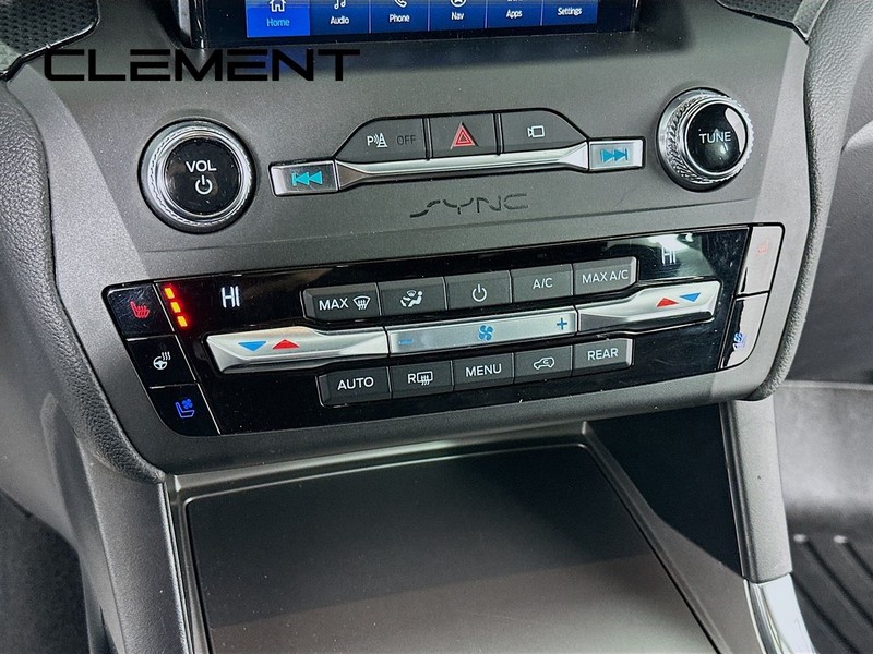 Ford Explorer Vehicle Image 22