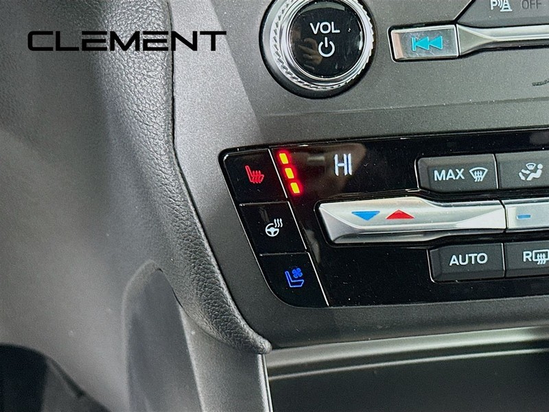 Ford Explorer Vehicle Image 23