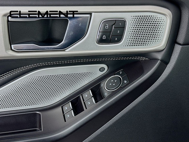 Ford Explorer Vehicle Image 28