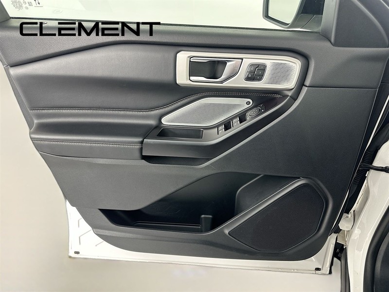 Ford Explorer Vehicle Image 29