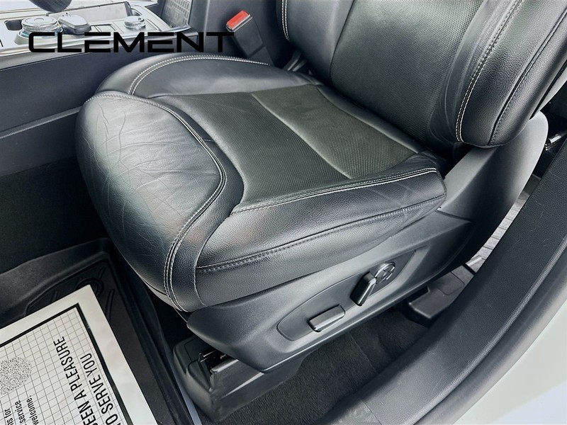 Ford Explorer Vehicle Image 30