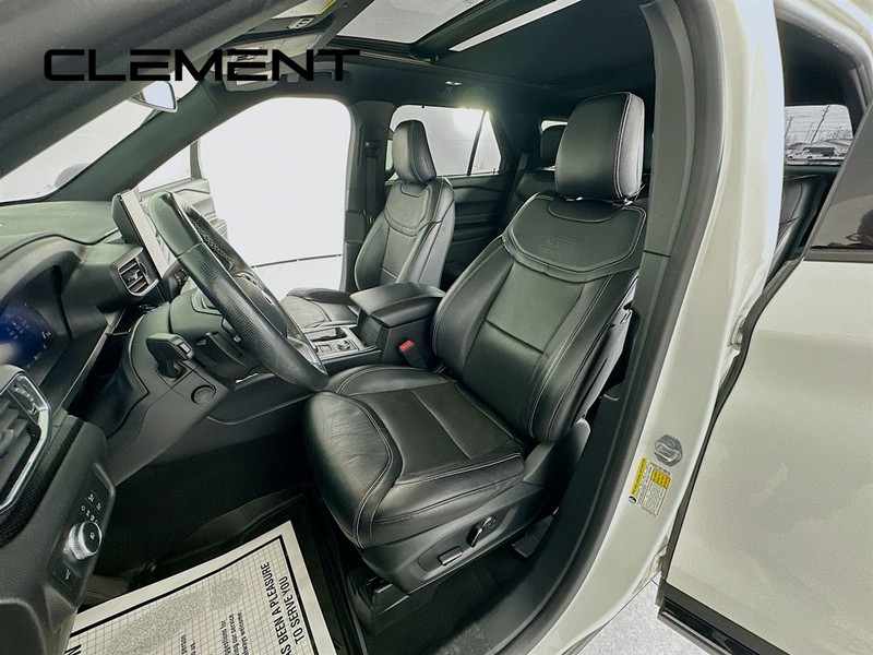 Ford Explorer Vehicle Image 31