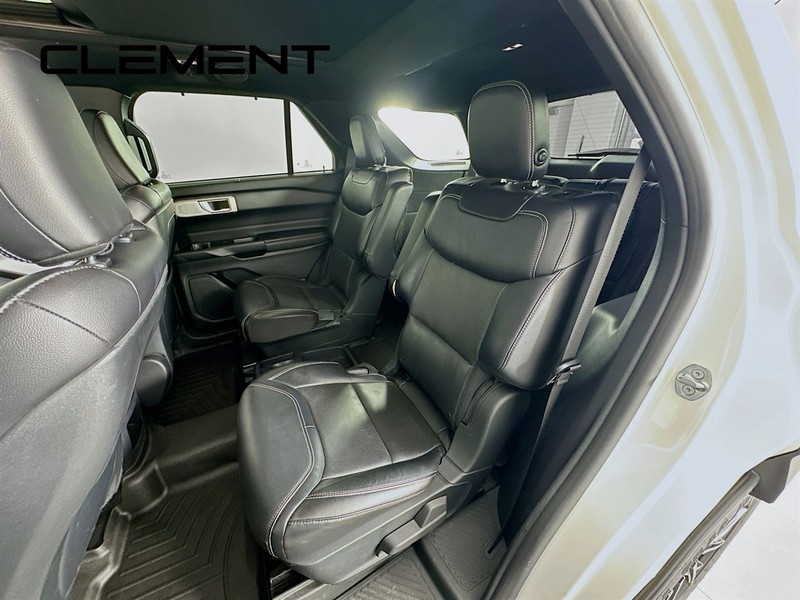 Ford Explorer Vehicle Image 33