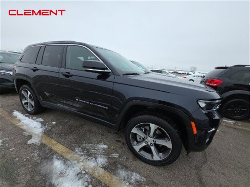 Jeep Grand Cherokee 4xe Vehicle Image 02