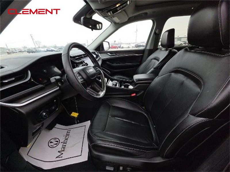 Jeep Grand Cherokee 4xe Vehicle Image 03