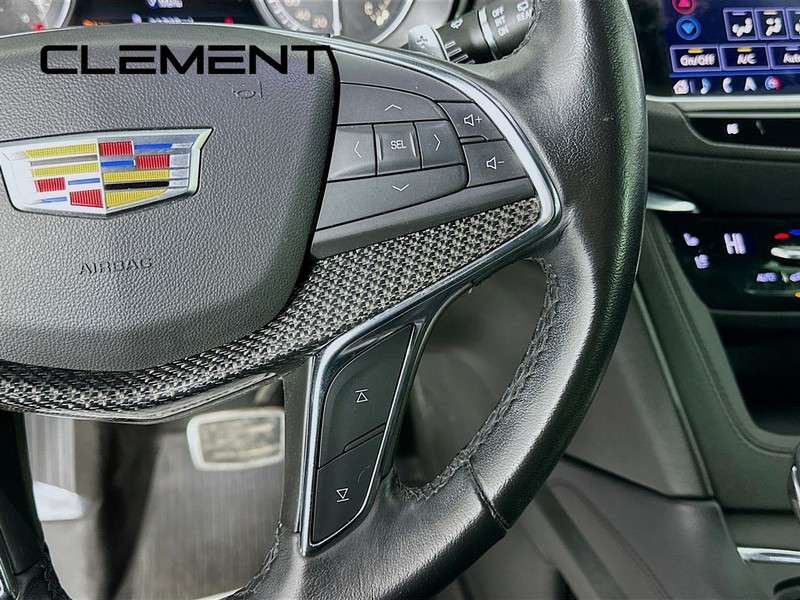 Cadillac XT5 Vehicle Image 16