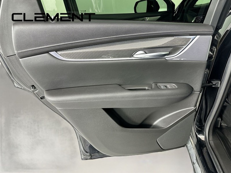 Cadillac XT5 Vehicle Image 32