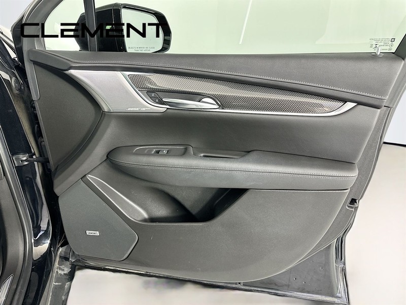 Cadillac XT5 Vehicle Image 36