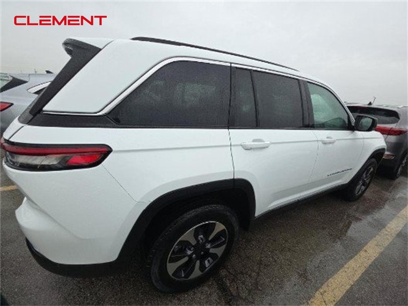 Jeep Grand Cherokee 4xe Vehicle Image 02