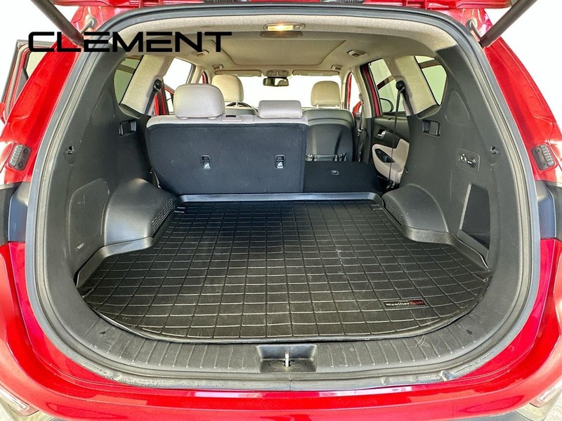 Hyundai Santa Fe Vehicle Full-screen Gallery Image 10