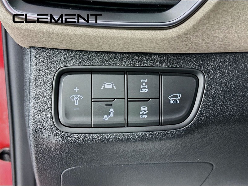 Hyundai Santa Fe Vehicle Full-screen Gallery Image 12