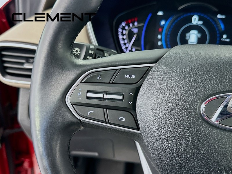 Hyundai Santa Fe Vehicle Full-screen Gallery Image 15